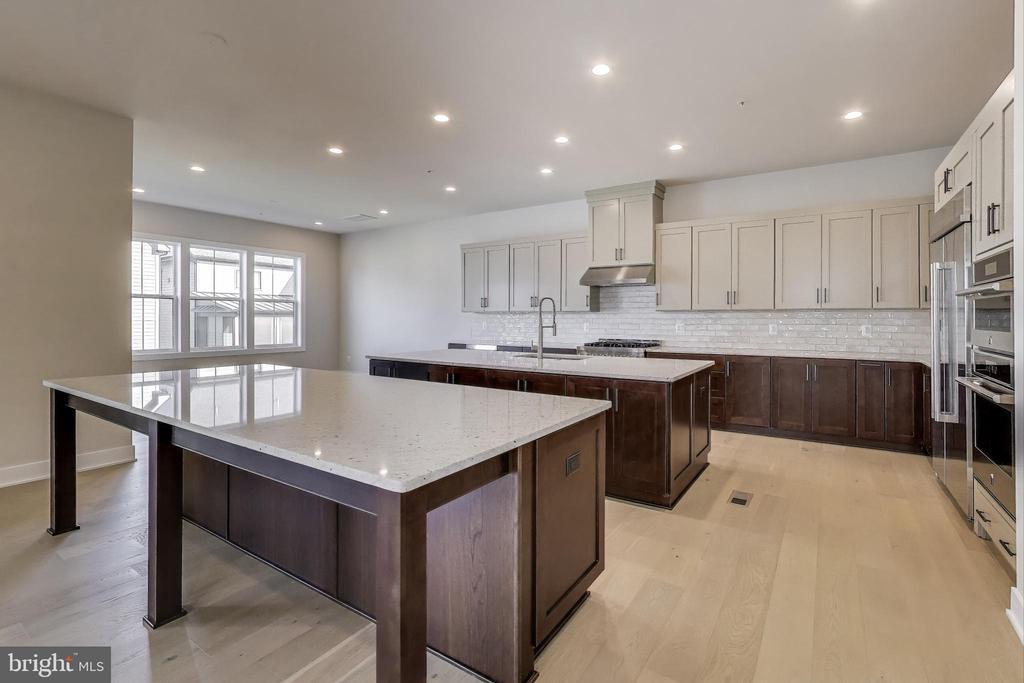 6921 Renita Ln in Bethesda, MD - Building Photo