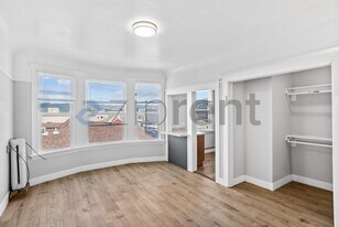 Unit 411 in Oakland, CA - Building Photo