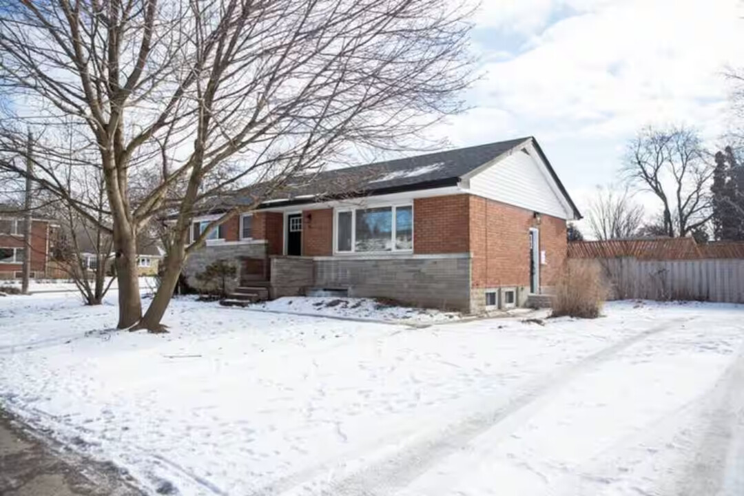 76 Rosemount Dr in Kitchener, ON - Building Photo