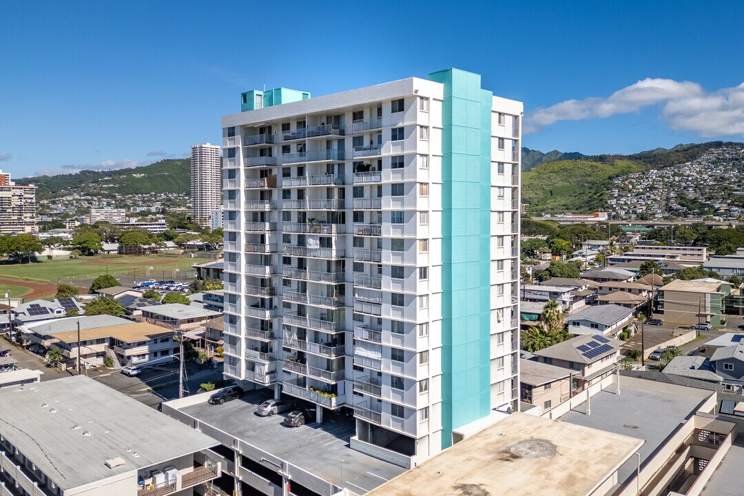Summer Villa in Honolulu, HI - Building Photo