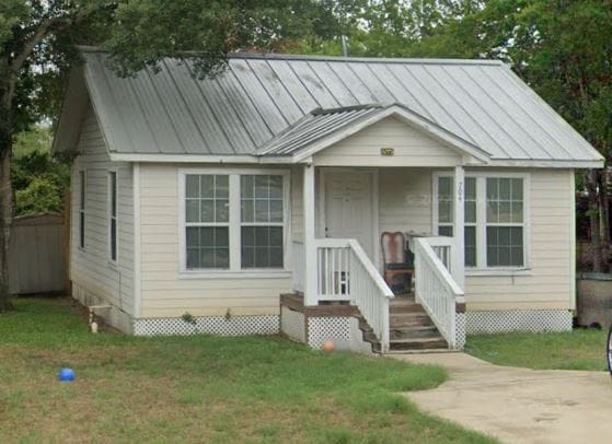 704 Leonard Dr in Bryan, TX - Building Photo - Building Photo