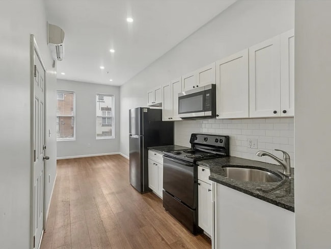 1211 W Cambria St in Philadelphia, PA - Building Photo - Building Photo