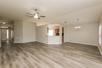1106 Summer Breeze Dr in Brandon, FL - Building Photo - Building Photo