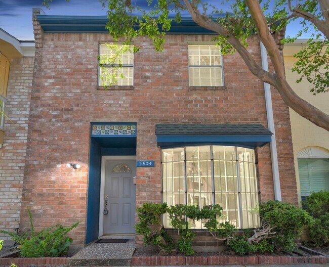 property at 3934 Roseland St