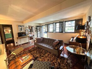 348 W Olympic Pl in Seattle, WA - Building Photo - Building Photo