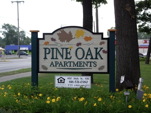 Pine Oak Apartments in Wyoming, MI - Foto de edificio - Other