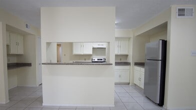 9102 Benthos Dr in Houston, TX - Building Photo - Building Photo