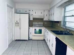 1351 Lydia Dr in Deltona, FL - Building Photo - Building Photo