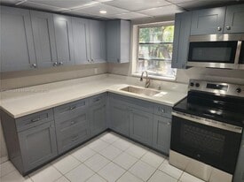 74 E 17th St in Hialeah, FL - Building Photo