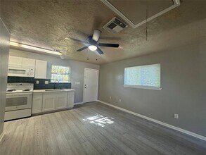 3020 Jewel St in Houston, TX - Building Photo - Building Photo