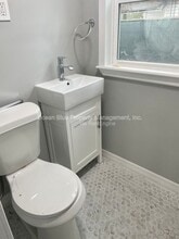 2010 E Waters Ave in Tampa, FL - Building Photo - Building Photo