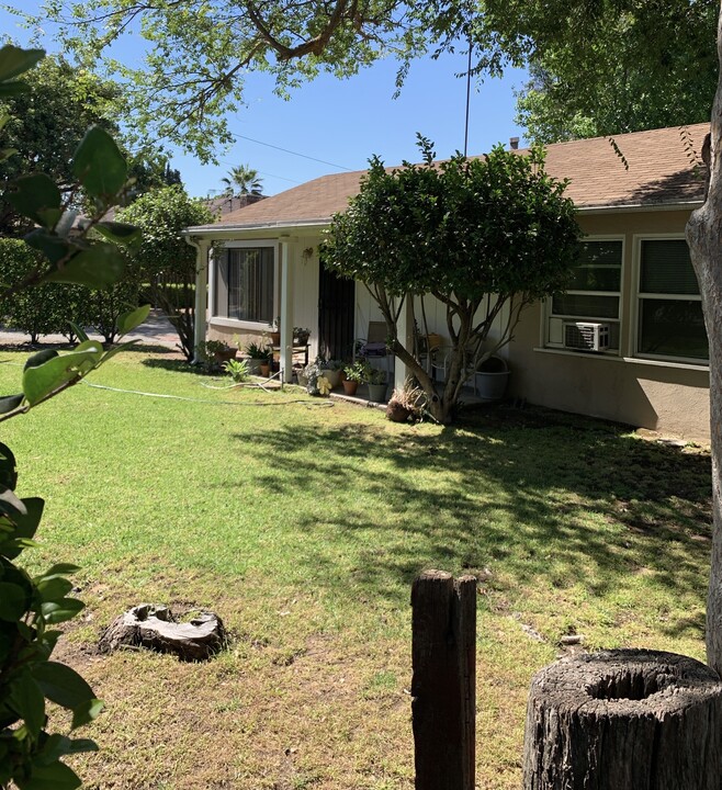 70 Reever Way in Altadena, CA - Building Photo