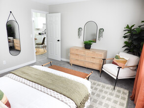 Lake View Shores Apartments in Maumee, OH - Building Photo - Building Photo