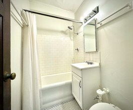 1104 N Marshall St in Milwaukee, WI - Building Photo - Building Photo