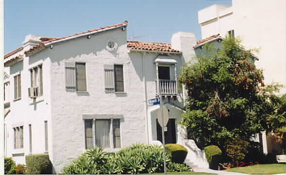 1069-1071 1/2 S Bedford St in Los Angeles, CA - Building Photo