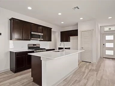 7717 Lowenfield Dr in Austin, TX - Building Photo
