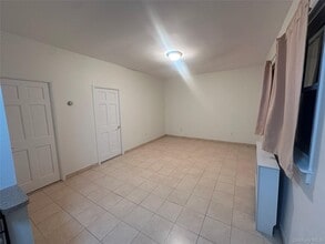 32-27 42nd St in Queens, NY - Building Photo - Building Photo