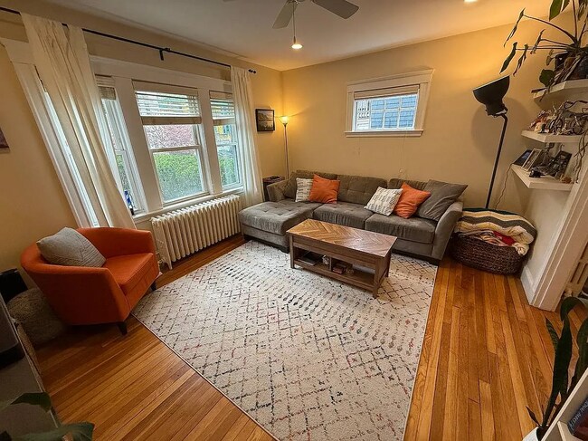 21 Saint Peter St, Unit 1A in Boston, MA - Building Photo - Building Photo