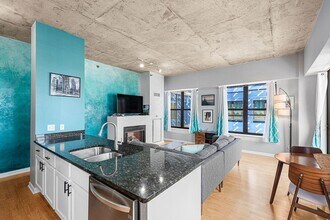 1122 W Catalpa Ave in Chicago, IL - Building Photo - Building Photo