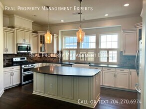 2355 Crockett Park Pl in Charlotte, NC - Building Photo - Building Photo