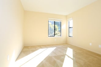 Strawberry Shores in Mill Valley, CA - Building Photo - Interior Photo