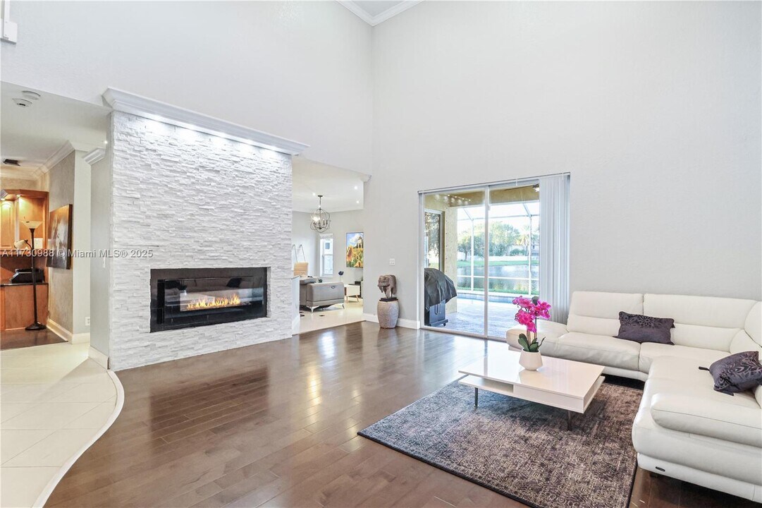 4875 NW 58th Pl in Coconut Creek, FL - Foto de edificio