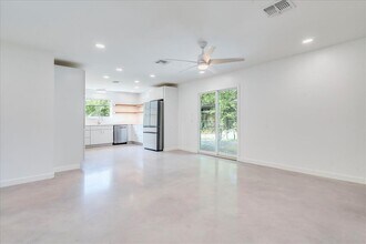 1913 Rogge Ln in Austin, TX - Building Photo - Building Photo