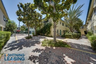 5130 Yarmouth Ave in Los Angeles, CA - Building Photo - Building Photo