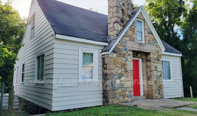 1204 Asheboro St in High Point, NC - Building Photo - Building Photo