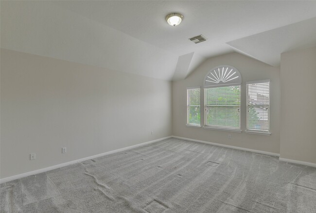 15707 Sandisfield Ln