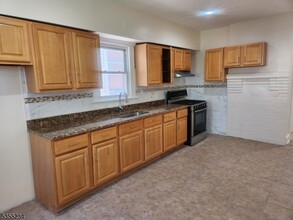 1025 Anna St in Elizabeth, NJ - Building Photo - Building Photo