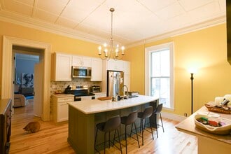 147 Pleasant Ave in Portland, ME - Foto de edificio - Building Photo