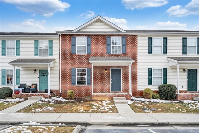 Charleston Place in Christiansburg, VA - Foto de edificio - Building Photo