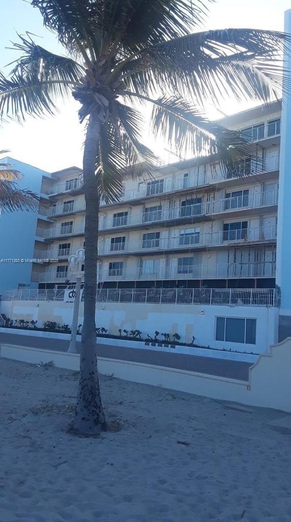 300 Oregon St in Hollywood, FL - Foto de edificio - Building Photo