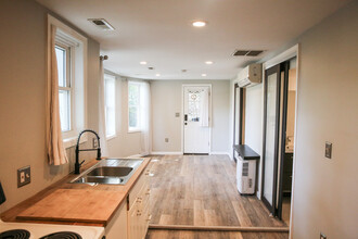 3002 25th St NE, Unit B in Washington, DC - Building Photo - Building Photo