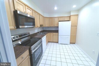 2208 Bucknell Terrace in Silver Spring, MD - Foto de edificio - Building Photo