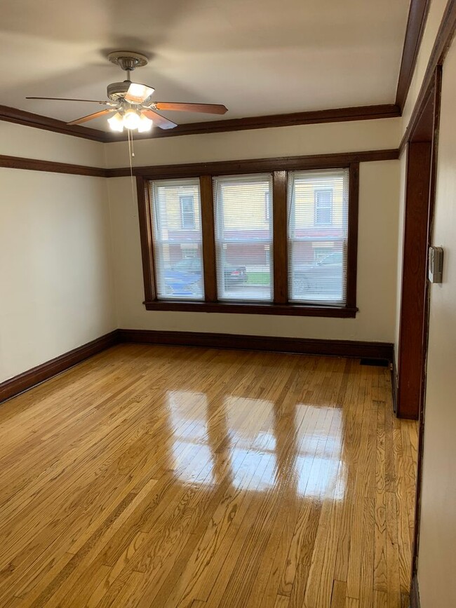 property at 4024 W Cortland St