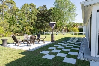 7 Lakeside Dr in Bluffton, SC - Building Photo - Building Photo