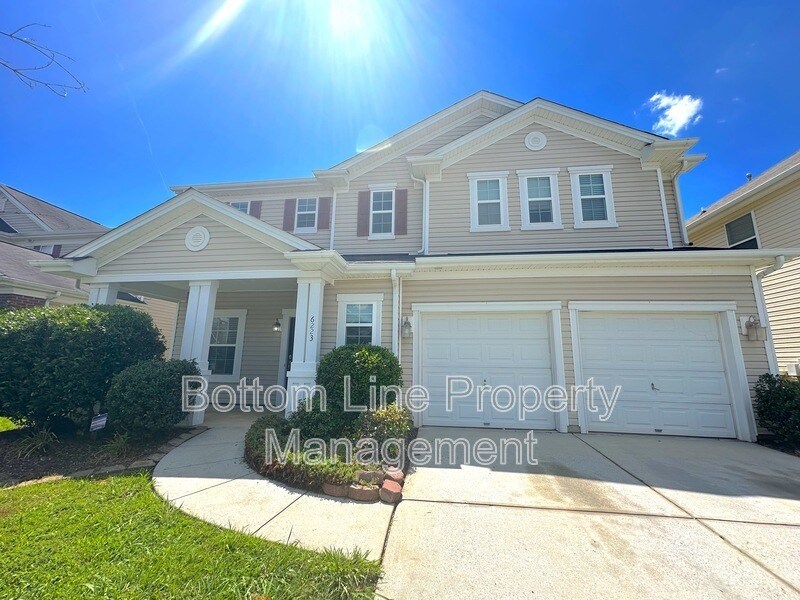 6223 Woodland Commons Dr in Charlotte, NC - Building Photo