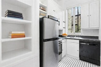 331 W 19th St in New York, NY - Building Photo - Building Photo