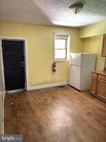 416 E Oak St in Norristown, PA - Building Photo