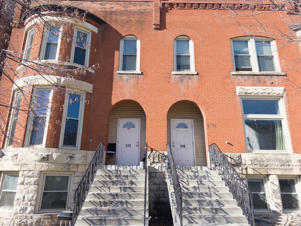113 N Hickory St in Joliet, IL - Building Photo