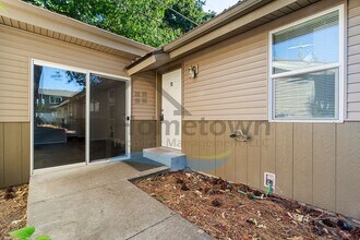 1814 E St Maries Ave in Coeur d'Alene, ID - Foto de edificio - Building Photo