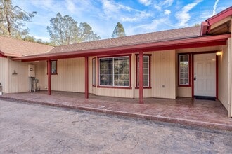 43106 Revis Cir E in Coarsegold, CA - Building Photo - Building Photo