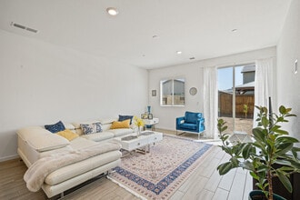 3324 Pruett Dr in Roseville, CA - Foto de edificio - Building Photo