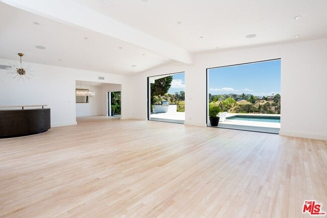 1622 Tower Grove Dr in Beverly Hills, CA - Building Photo - Building Photo