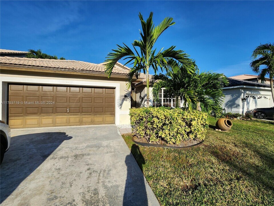 17973 SW 13th St-Unit -1 in Pembroke Pines, FL - Building Photo