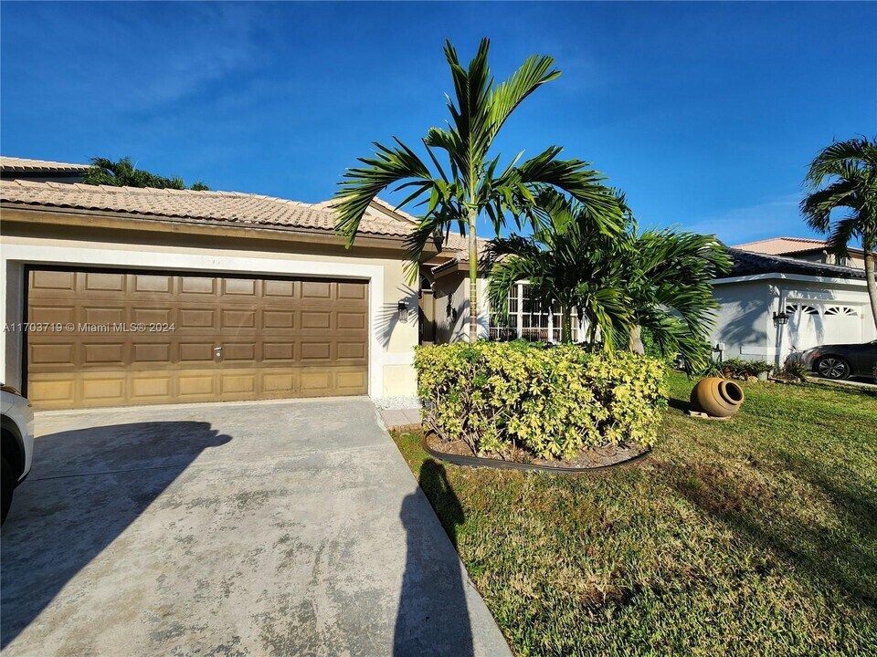 17973 SW 13th St in Pembroke Pines, FL - Building Photo