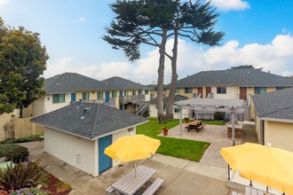 Sea Breeze Apartments for rent in Marina, CA in Marina, CA - Building Photo - Building Photo