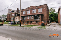 2070 Indianola Ave in Columbus, OH - Foto de edificio - Building Photo